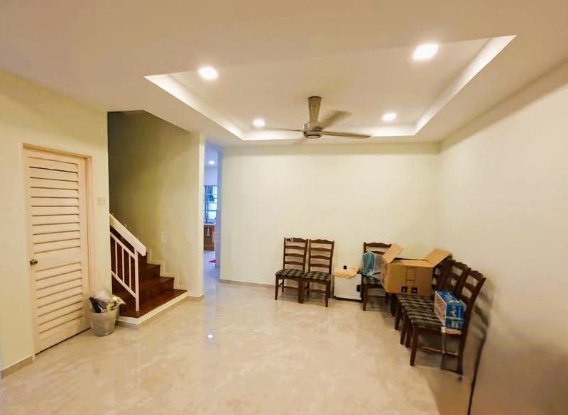 Rumah Teres 2-Tingkat untuk Dijual di Saujana Damansara (Damansara Damai) - Evelyn Lee - Living Room - PropertyGuru.com.my