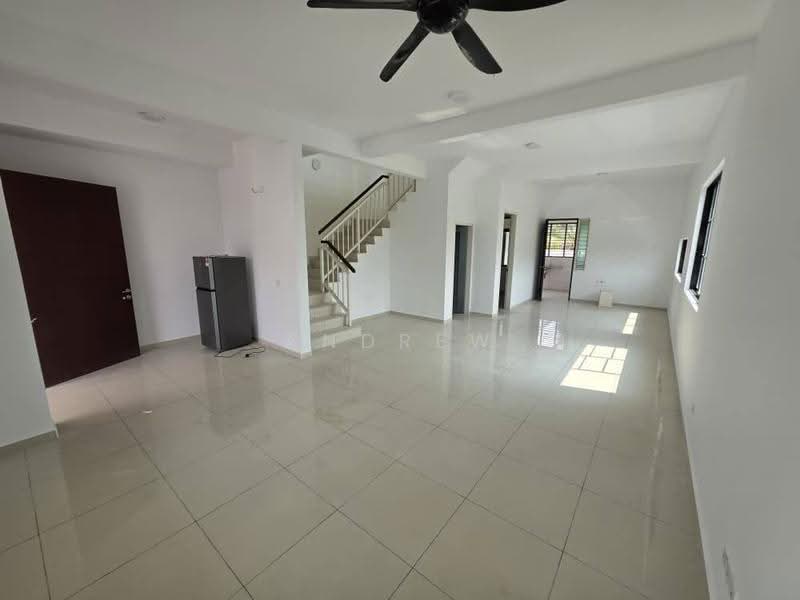 2-storey Terraced House for Sale in Taman Desa Tebrau (Tebrau) - Andrew Teo - Living Room - PropertyGuru.com.my