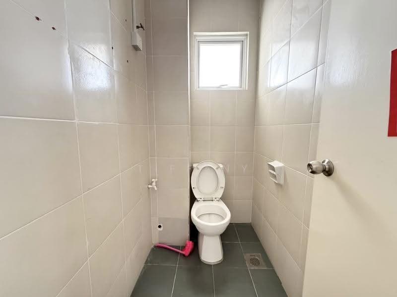 Shop / Office for Rent in Rawang (Selangor) - Tiffany Yang - Bathroom - PropertyGuru.com.my