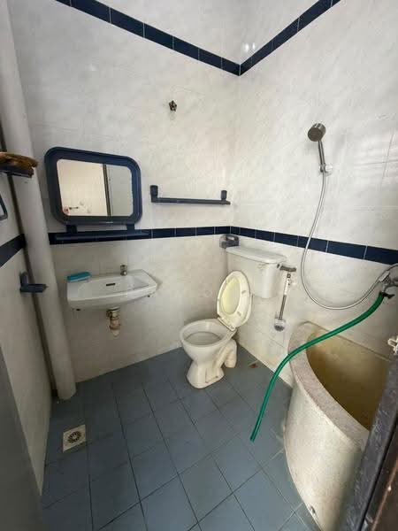 Rumah Teres 2-Tingkat untuk Dijual di Taman Bukit Melaka (Bukit Baru) - Ramona Tan - Bathroom - PropertyGuru.com.my