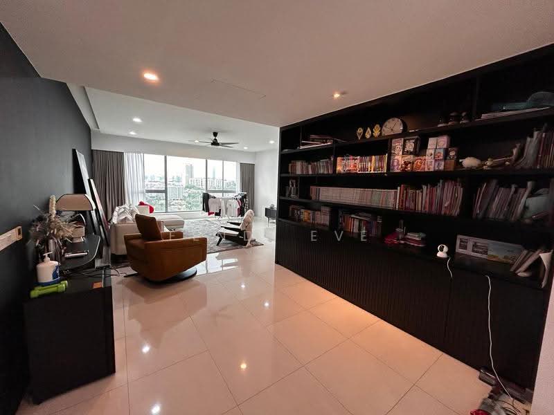 Kediaman Servis untuk Dijual di Gateway Kiaramas Residences - Fendi Eve - Living Room - PropertyGuru.com.my