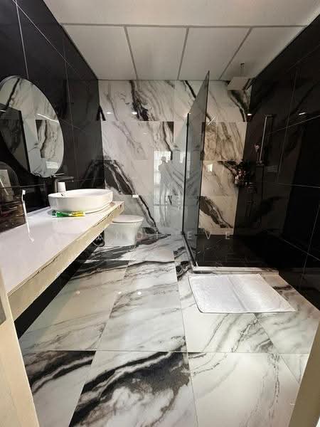 Kediaman Servis untuk Dijual di Gateway Kiaramas Residences - Fendi Eve - Bathroom - PropertyGuru.com.my