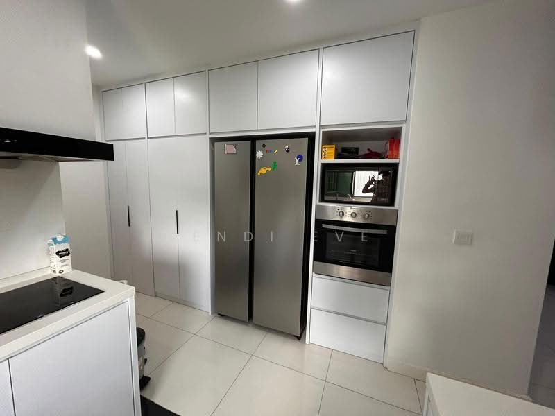 Kediaman Servis untuk Dijual di Gateway Kiaramas Residences - Fendi Eve - Kitchen - PropertyGuru.com.my