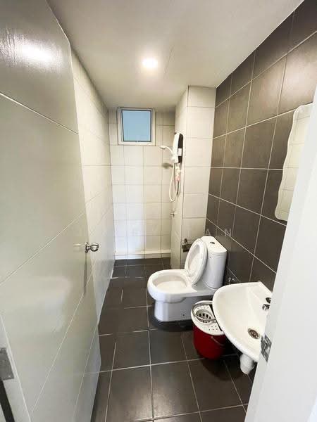 Kondominium untuk Disewa di Fairview Residence - Jerry Tan - Bathroom - PropertyGuru.com.my