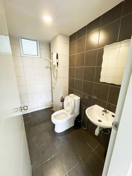 Kondominium untuk Disewa di Fairview Residence - Jerry Tan - Bathroom - PropertyGuru.com.my