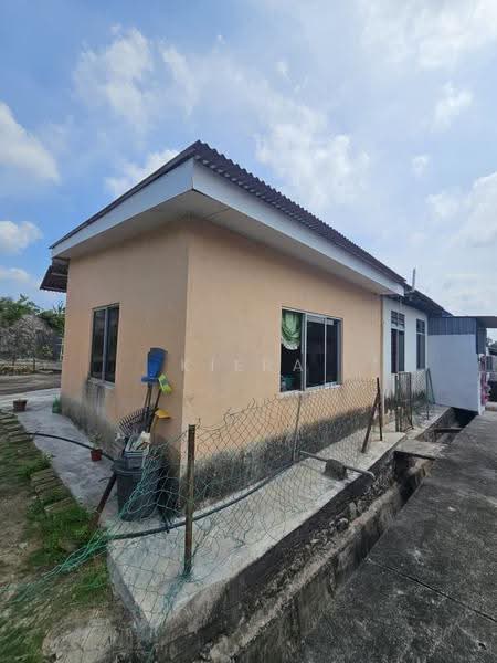 1-storey Terraced House for Sale in Taman Desa Kesang (Kesang) - Kiera Wong - Exterior - PropertyGuru.com.my