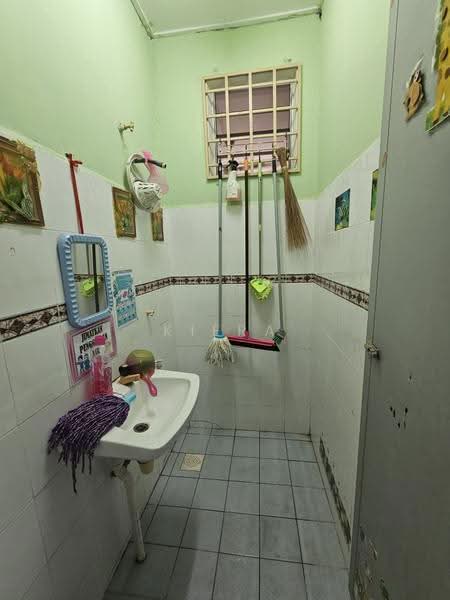 1-storey Terraced House for Sale in Taman Desa Kesang (Kesang) - Kiera Wong - Bathroom - PropertyGuru.com.my