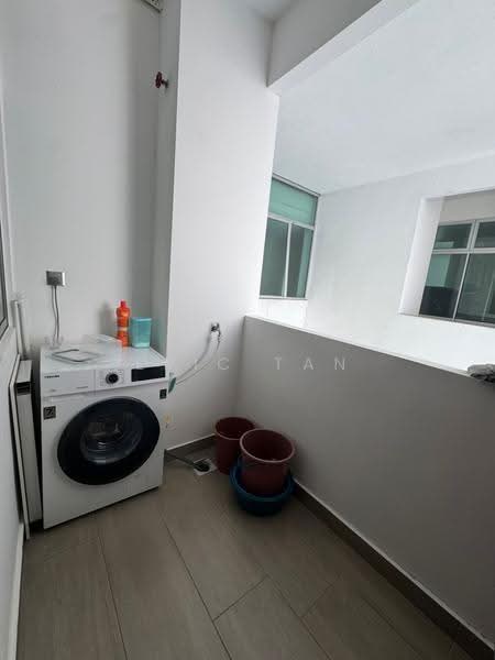 Kediaman Servis untuk Dijual di SKS Habitat - Eric Tan - Balcony - PropertyGuru.com.my