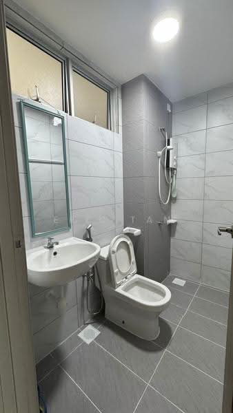 Kediaman Servis untuk Dijual di SKS Habitat - Eric Tan - Bathroom - PropertyGuru.com.my