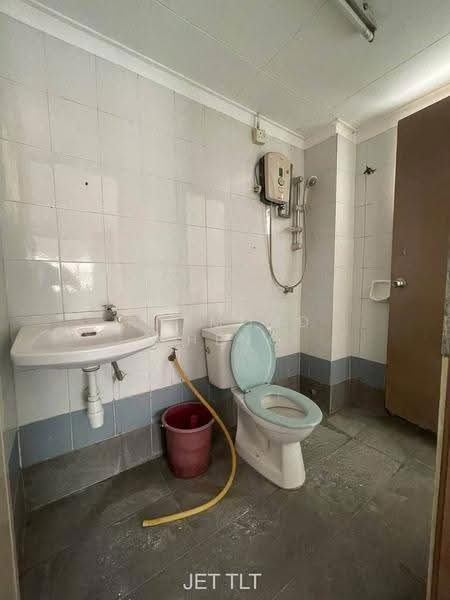 Rumah Teres untuk Dijual di Bandar Botanic (Klang) - Raymond Cheng - Bathroom - PropertyGuru.com.my