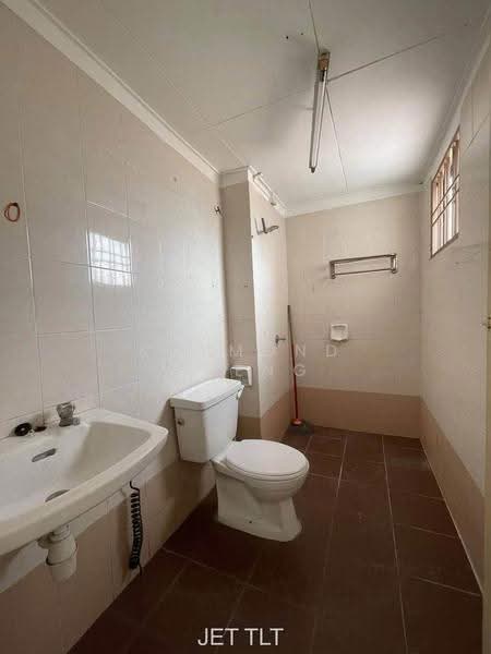 Rumah Teres untuk Dijual di Bandar Botanic (Klang) - Raymond Cheng - Bathroom - PropertyGuru.com.my
