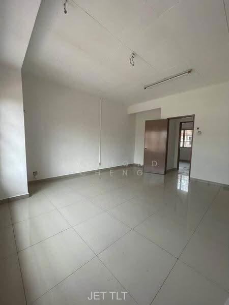 Rumah Teres untuk Dijual di Bandar Botanic (Klang) - Raymond Cheng - Living Room - PropertyGuru.com.my