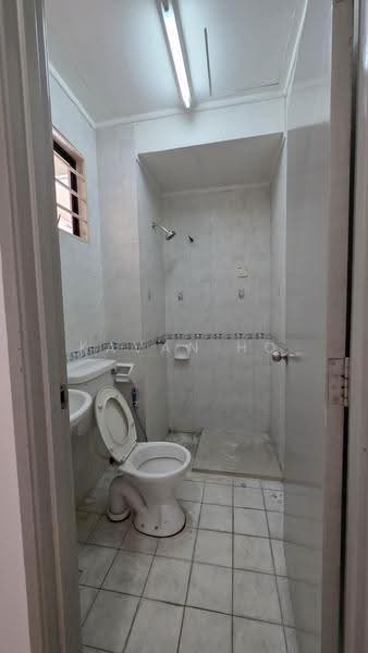 Rumah Berkembar untuk Dijual di Taman Mutiara Indah (Puchong) - Kavan Ho - Bathroom - PropertyGuru.com.my
