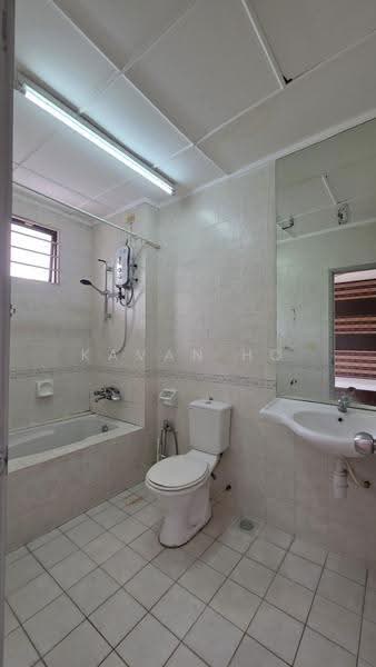 Rumah Berkembar untuk Dijual di Taman Mutiara Indah (Puchong) - Kavan Ho - Bathroom - PropertyGuru.com.my