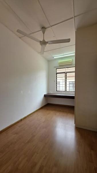 Rumah Berkembar untuk Dijual di Taman Mutiara Indah (Puchong) - Kavan Ho - Study - PropertyGuru.com.my