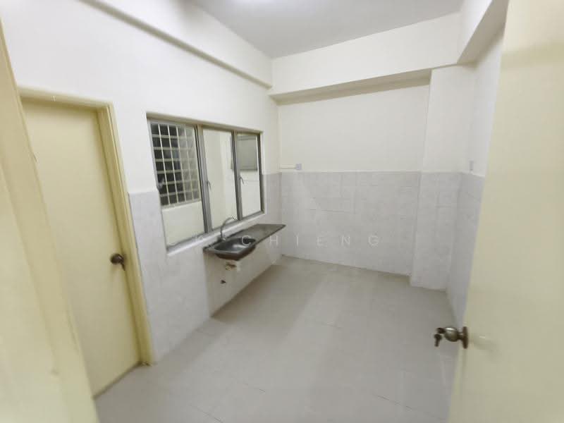 Condominium for Sale at Ridzuan Condominium - CK Chieng - Kitchen - PropertyGuru.com.my