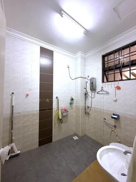 2-storey Terraced House for Sale in Taman Molek (Johor Bahru) - Karl Lim - Bathroom - PropertyGuru.com.my