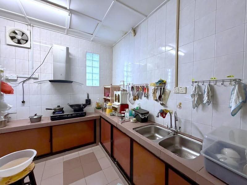 2-storey Terraced House for Sale in Taman Molek (Johor Bahru) - Karl Lim - Kitchen - PropertyGuru.com.my