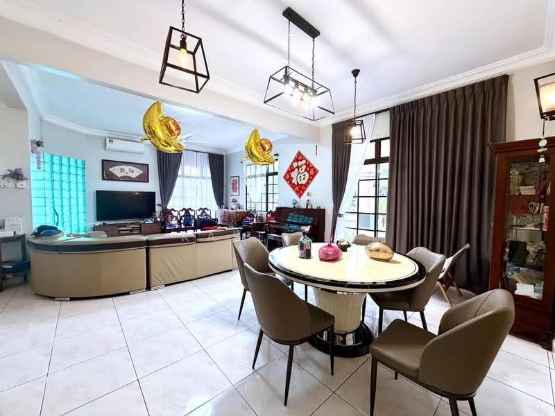2-storey Terraced House for Sale in Taman Molek (Johor Bahru) - Karl Lim - Living Room - PropertyGuru.com.my