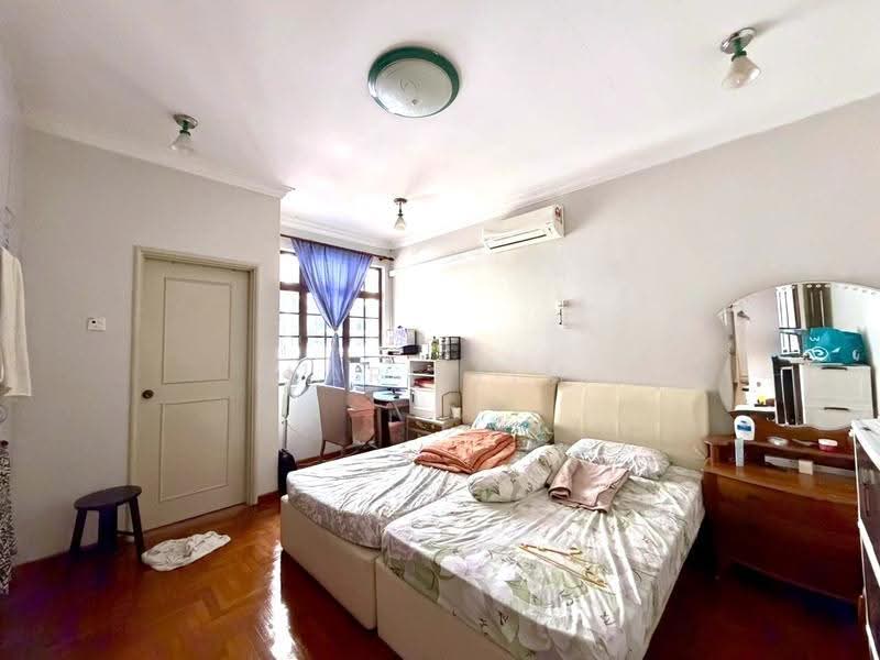 2-storey Terraced House for Sale in Taman Molek (Johor Bahru) - Karl Lim - Bedroom - PropertyGuru.com.my