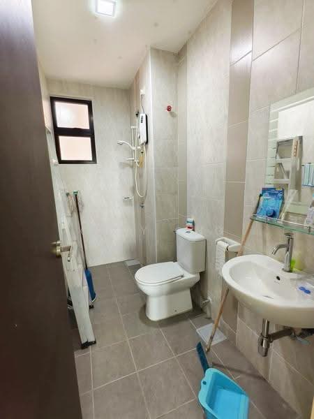 Kediaman Servis untuk Dijual di Sky Breeze Service Apartment - Cony Ong - Bathroom - PropertyGuru.com.my