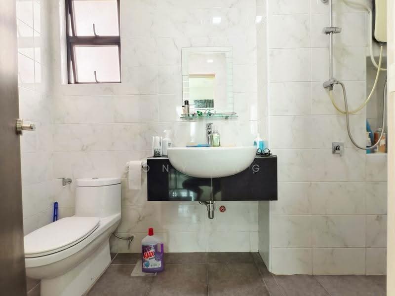 Kediaman Servis untuk Dijual di Sky Breeze Service Apartment - Cony Ong - Bathroom - PropertyGuru.com.my