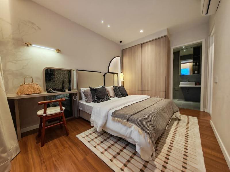 Kediaman Servis untuk Dijual di The LightHauz - Joseph Tan - Bedroom - PropertyGuru.com.my
