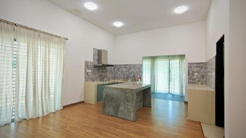 Bungalow House for Sale in Taman Beserah (Beserah) - Idham Che'Ali - Kitchen - PropertyGuru.com.my