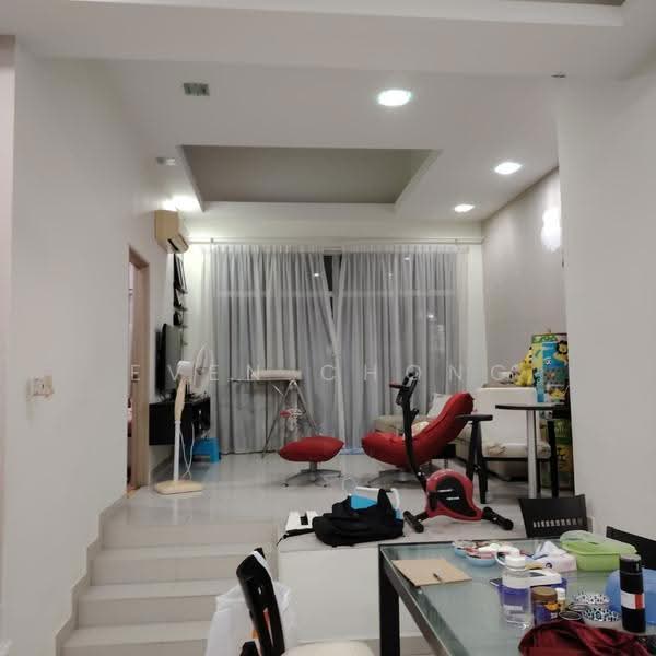 Kondominium untuk Dijual di Bayan Villa, Seri Kembangan - Even Chong - Living Room - PropertyGuru.com.my