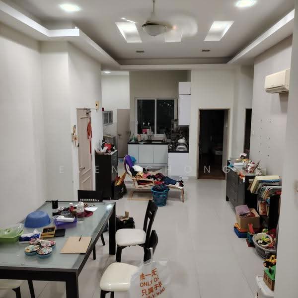 Kondominium untuk Dijual di Bayan Villa, Seri Kembangan - Even Chong - Living Room - PropertyGuru.com.my