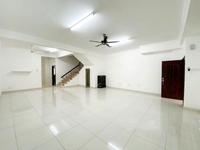 Semi-Detached House for Sale in Taman Pinggiran Putra (Seri Kembangan) - John Chong - Living Room - PropertyGuru.com.my