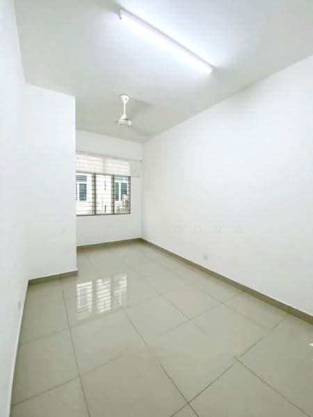 Semi-Detached House for Sale in Taman Pinggiran Putra (Seri Kembangan) - John Chong - Bedroom - PropertyGuru.com.my