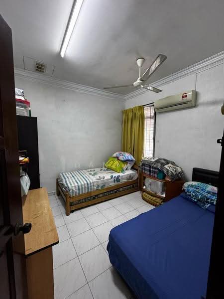 Rumah Teres 1-Tingkat untuk Dijual di Taman Johor (Tampoi) - Daniel Yong - Bedroom - PropertyGuru.com.my