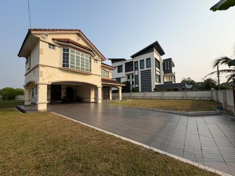 Bungalow House for Sale in Taman Universiti (Skudai) - Finn Aw - PropertyGuru.com.my