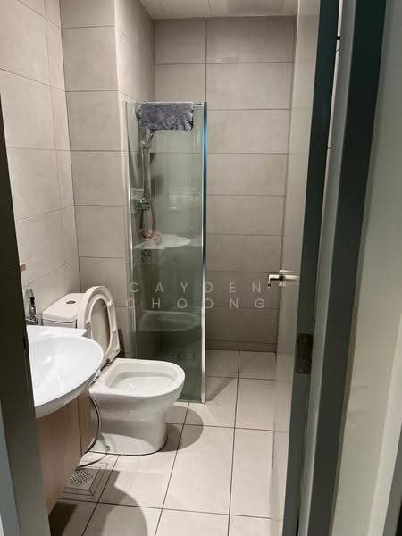 Kediaman Servis untuk Dijual di Sinaran - Cayden Choong - Bathroom - PropertyGuru.com.my