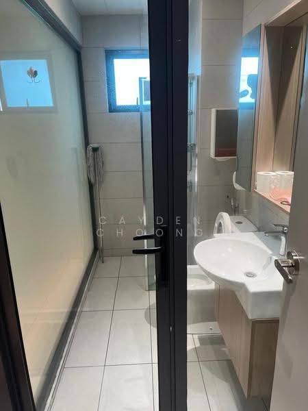 Kediaman Servis untuk Dijual di Sinaran - Cayden Choong - Bathroom - PropertyGuru.com.my