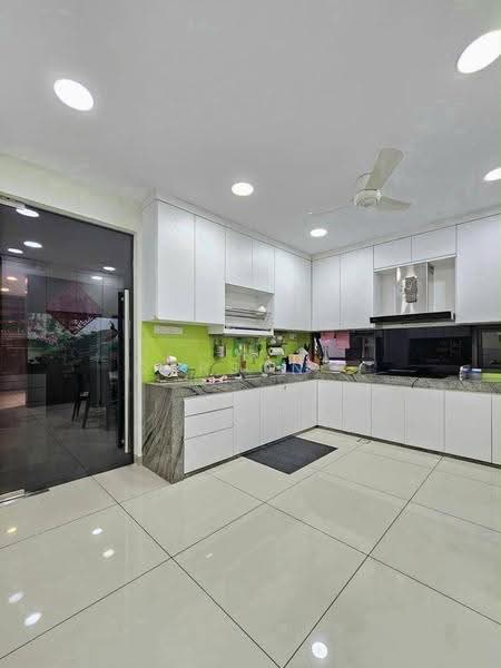 Rumah Kluster untuk Dijual di Taman Gaya (Ulu Tiram) - Carson . - Kitchen - PropertyGuru.com.my
