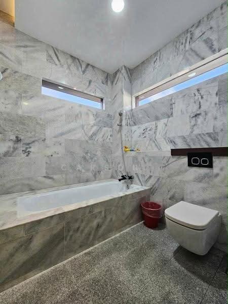 Rumah Kluster untuk Dijual di Taman Gaya (Ulu Tiram) - Carson . - Bathroom - PropertyGuru.com.my