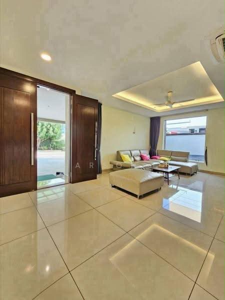 Rumah Kluster untuk Dijual di Taman Gaya (Ulu Tiram) - Carson . - Living Room - PropertyGuru.com.my