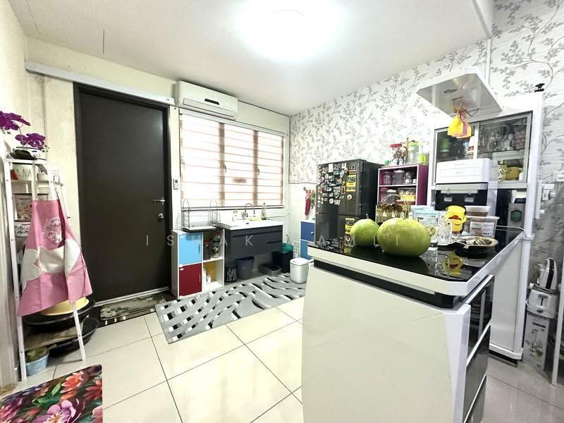 3-storey Terraced House for Sale in Taman Anggun 3 (Rawang) - Ishak Ramli - Kitchen - PropertyGuru.com.my
