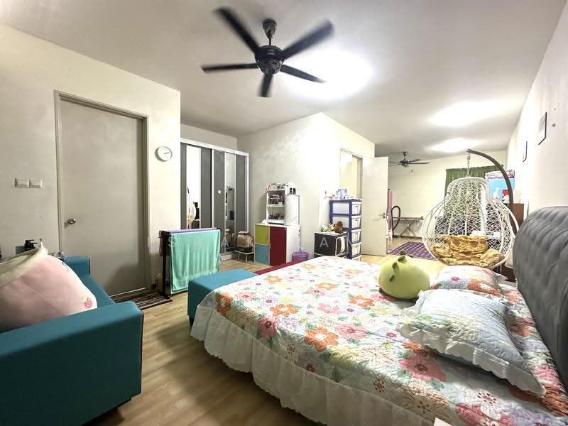 3-storey Terraced House for Sale in Taman Anggun 3 (Rawang) - Ishak Ramli - Bedroom - PropertyGuru.com.my