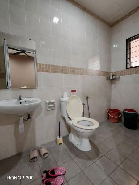 Rumah Berkembar untuk Dijual di Setia Damai (Setia Alam) - Loke . - Bathroom - PropertyGuru.com.my