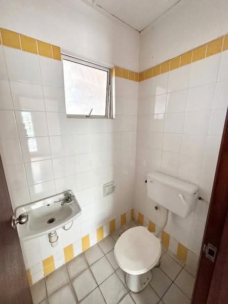 Kondominium untuk Dijual di Segar Courts - Chew Ken San - Bathroom - PropertyGuru.com.my