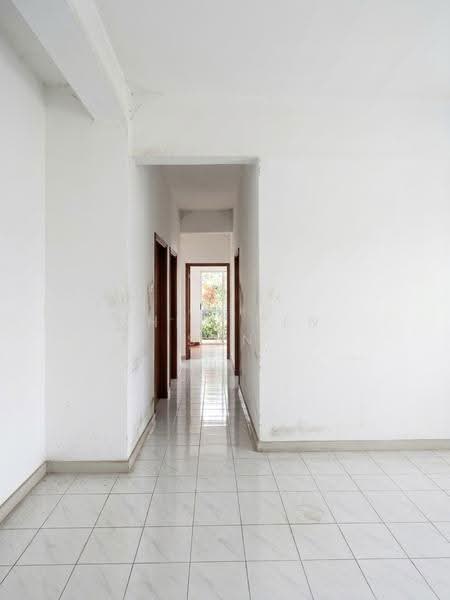 Kondominium untuk Dijual di Segar Courts - Chew Ken San - Corridor - PropertyGuru.com.my