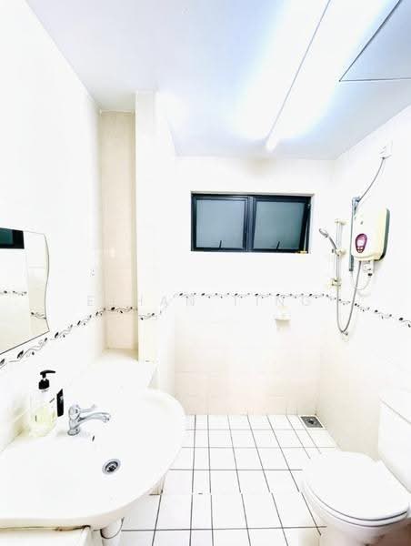 Kondominium untuk Disewa di Pelangi Utama - Ethan Ting - Bathroom - PropertyGuru.com.my