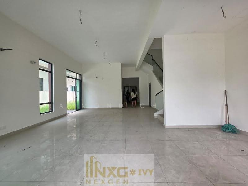 Rumah Berkembar untuk Dijual di Canary Garden (Klang) - Raymond Cheng - Living Room - PropertyGuru.com.my