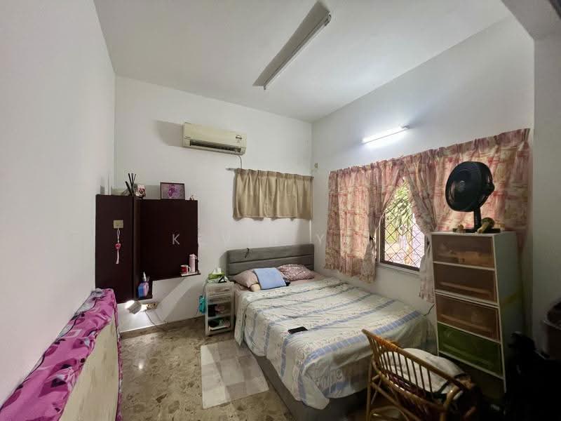 Bungalow House untuk Dijual di Taman Seputeh (Seputeh) - Kevin Yai - Bedroom - PropertyGuru.com.my