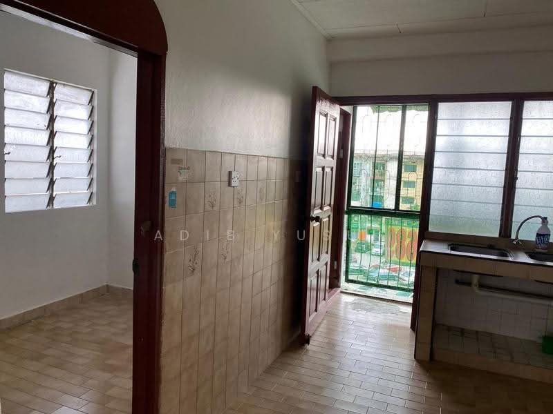 Flat for Rent at Flat PKNS Section 17 Shah Alam - Adib Yusuf - Kitchen - PropertyGuru.com.my