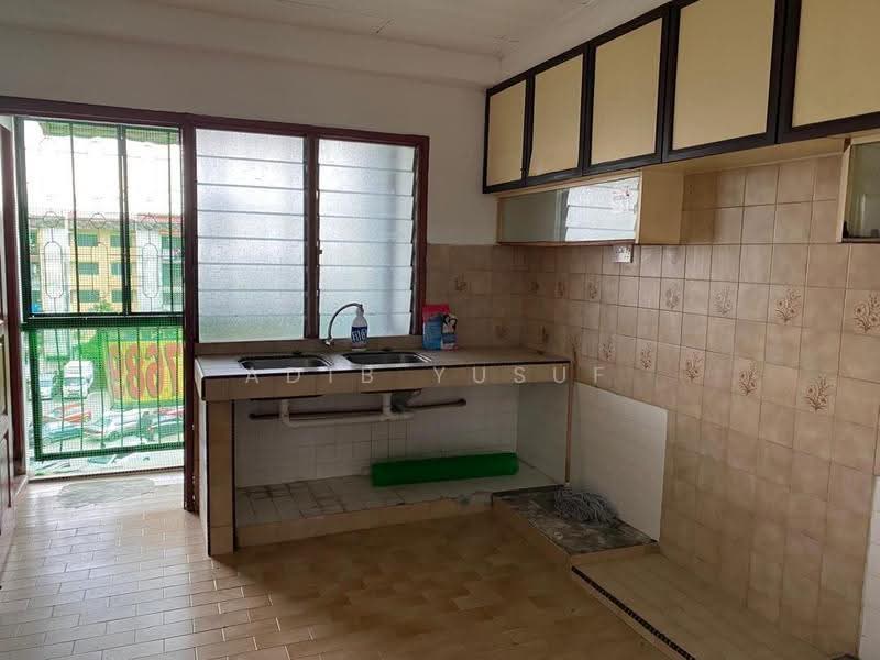 Flat for Rent at Flat PKNS Section 17 Shah Alam - Adib Yusuf - Kitchen - PropertyGuru.com.my