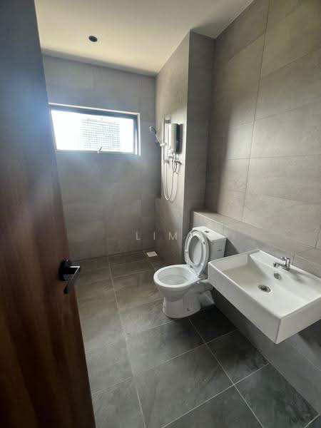 Pangsapuri untuk Dijual di Doncaster Residence - Lim Lee Ping - Bathroom - PropertyGuru.com.my